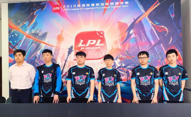 他并不是挠 他并不是挠